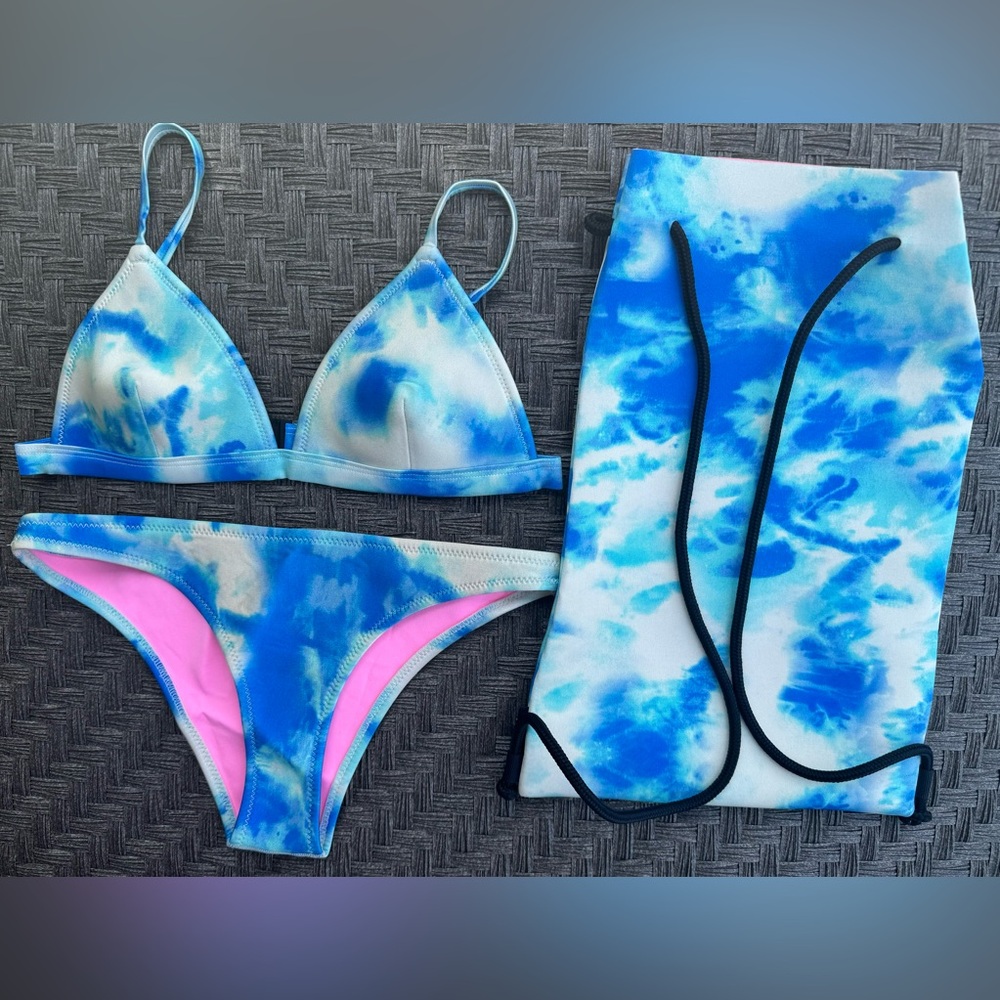TRIANGL Swimwear 100% Neoprene swimsuit bikini, top, bottoms, and matching bag.